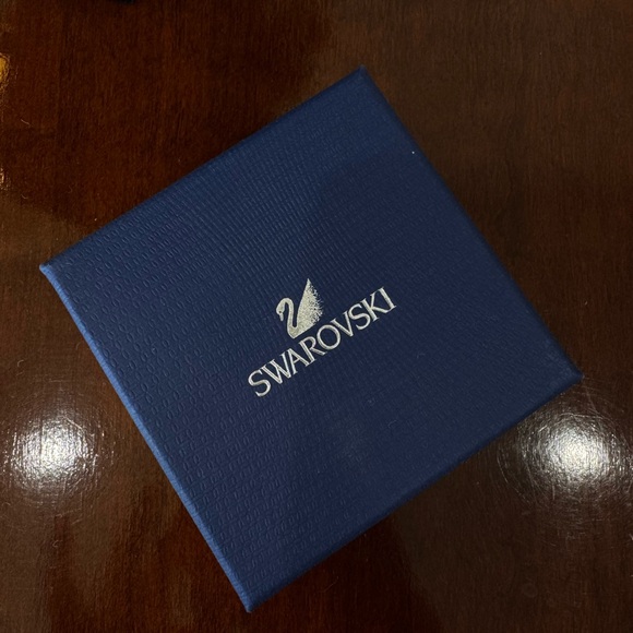 Swarovski Silver Textured Infinity Necklace - Picture 5 of 5